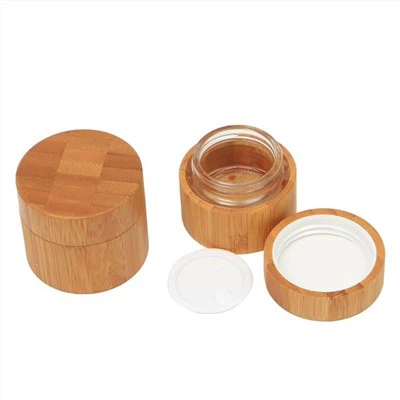 Kosmetisk ansiktskräm i bambuglasburk